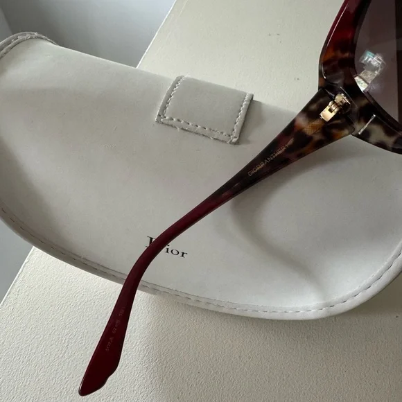 Brand new,authentic”Christian Dior”sunglasses.Amazing,color-dark red and leopard - Picture 15 of 16